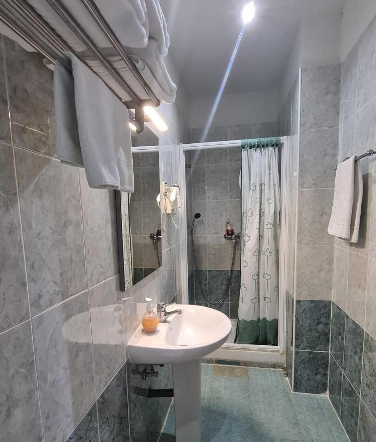 Hostal Miami Madrid Bagian luar foto