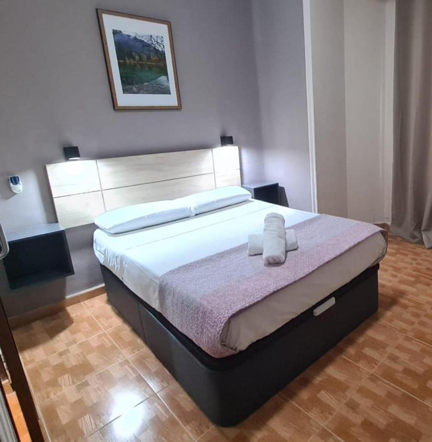 Hostal Miami Madrid Bagian luar foto