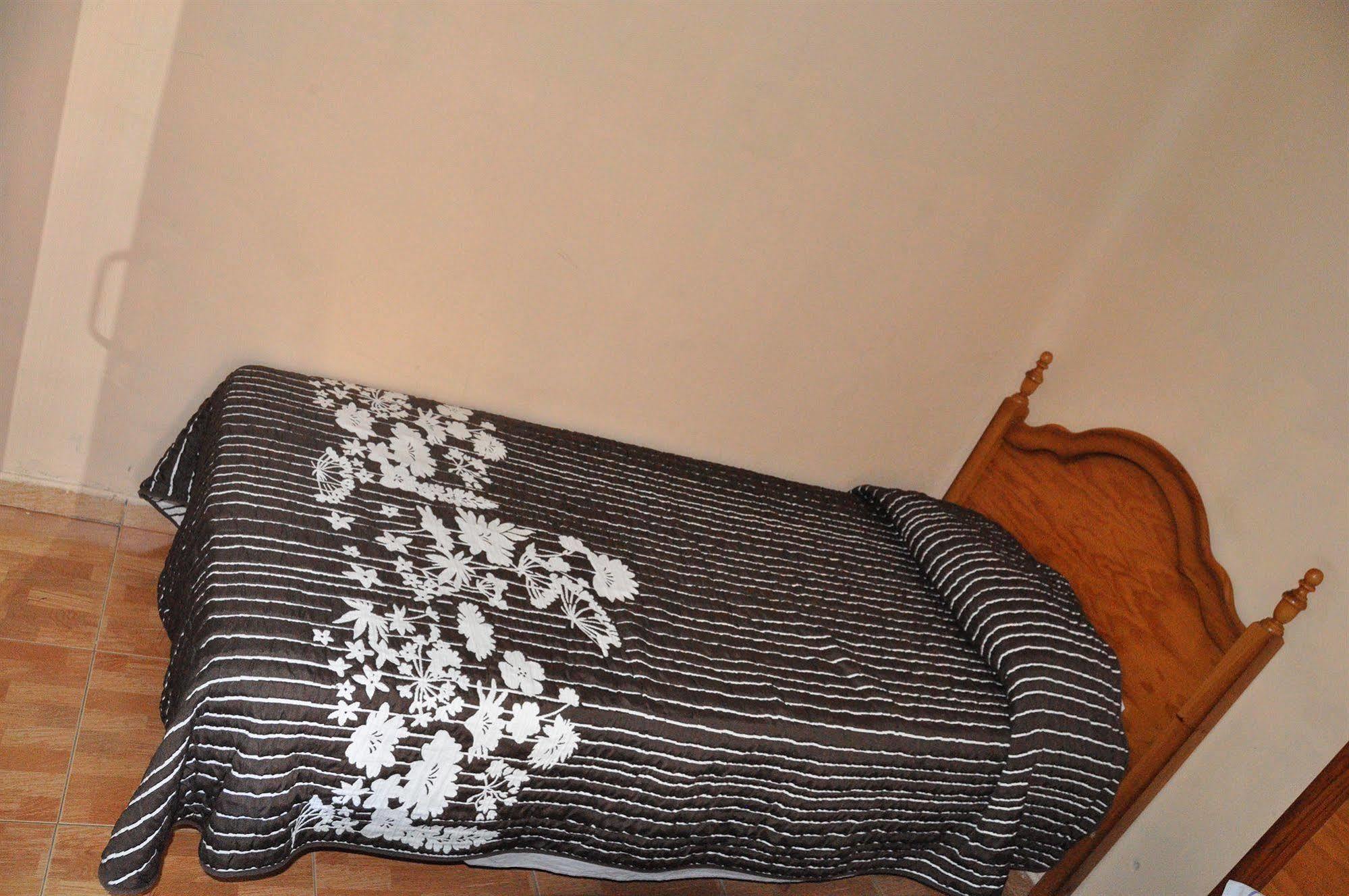 Hostal Miami Madrid Bagian luar foto